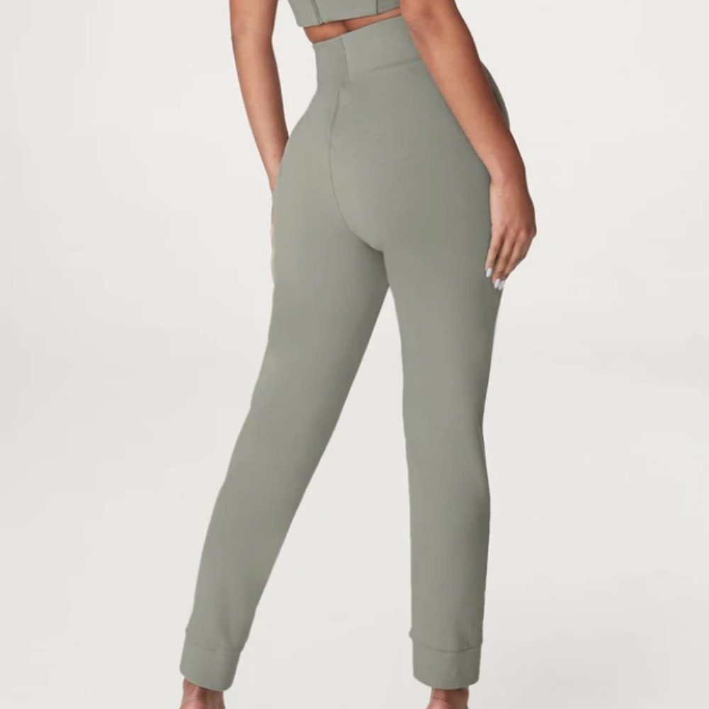 BLACK FITTED HIGH WAISTED JOGGERS